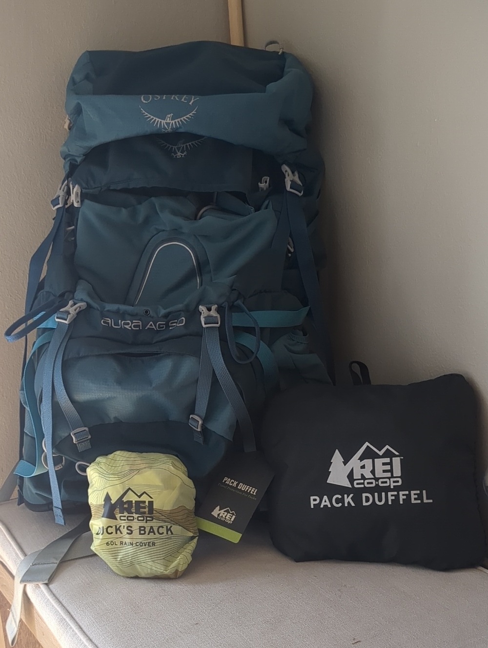 OSPREY Aura AG 50 Backpack in Teal Blue with Lime Rain Cover